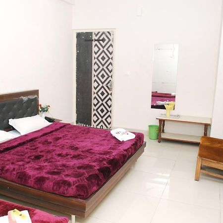 آغْرا Hotel Harish Palace المظهر الخارجي الصورة
