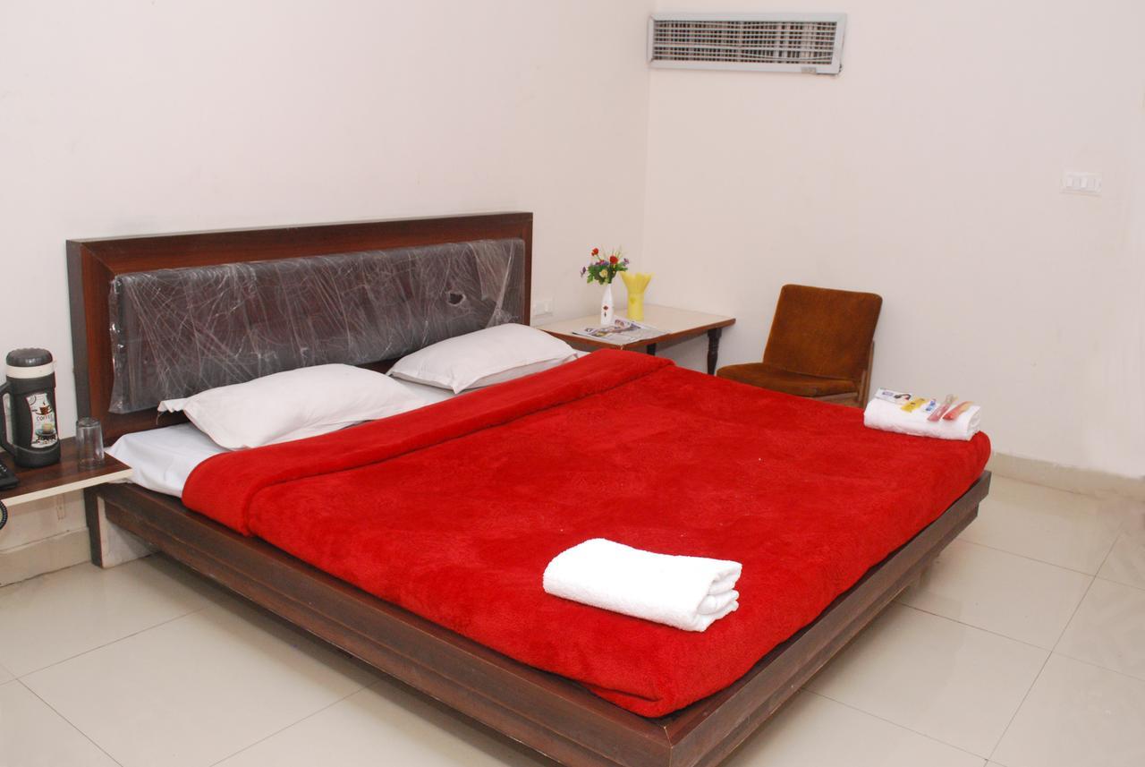 آغْرا Hotel Harish Palace المظهر الخارجي الصورة
