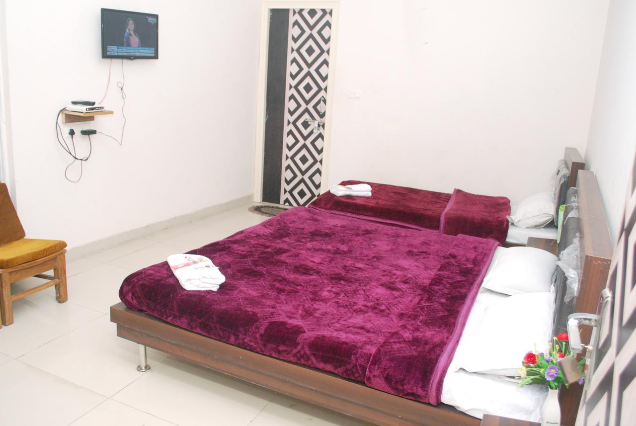 آغْرا Hotel Harish Palace المظهر الخارجي الصورة