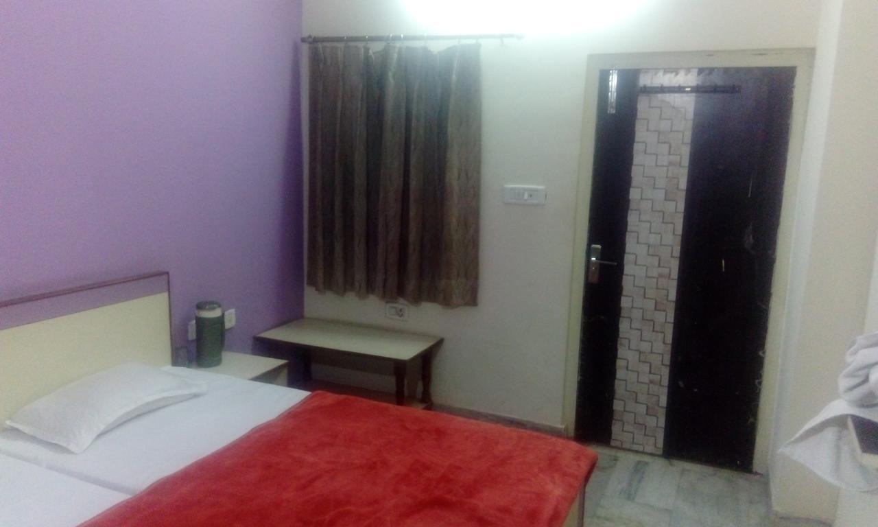 آغْرا Hotel Harish Palace المظهر الخارجي الصورة