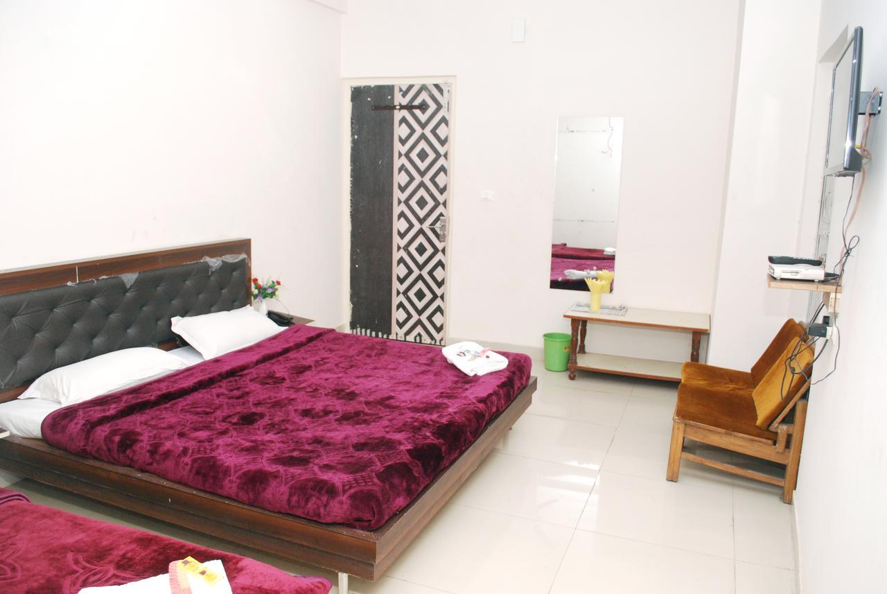 آغْرا Hotel Harish Palace المظهر الخارجي الصورة